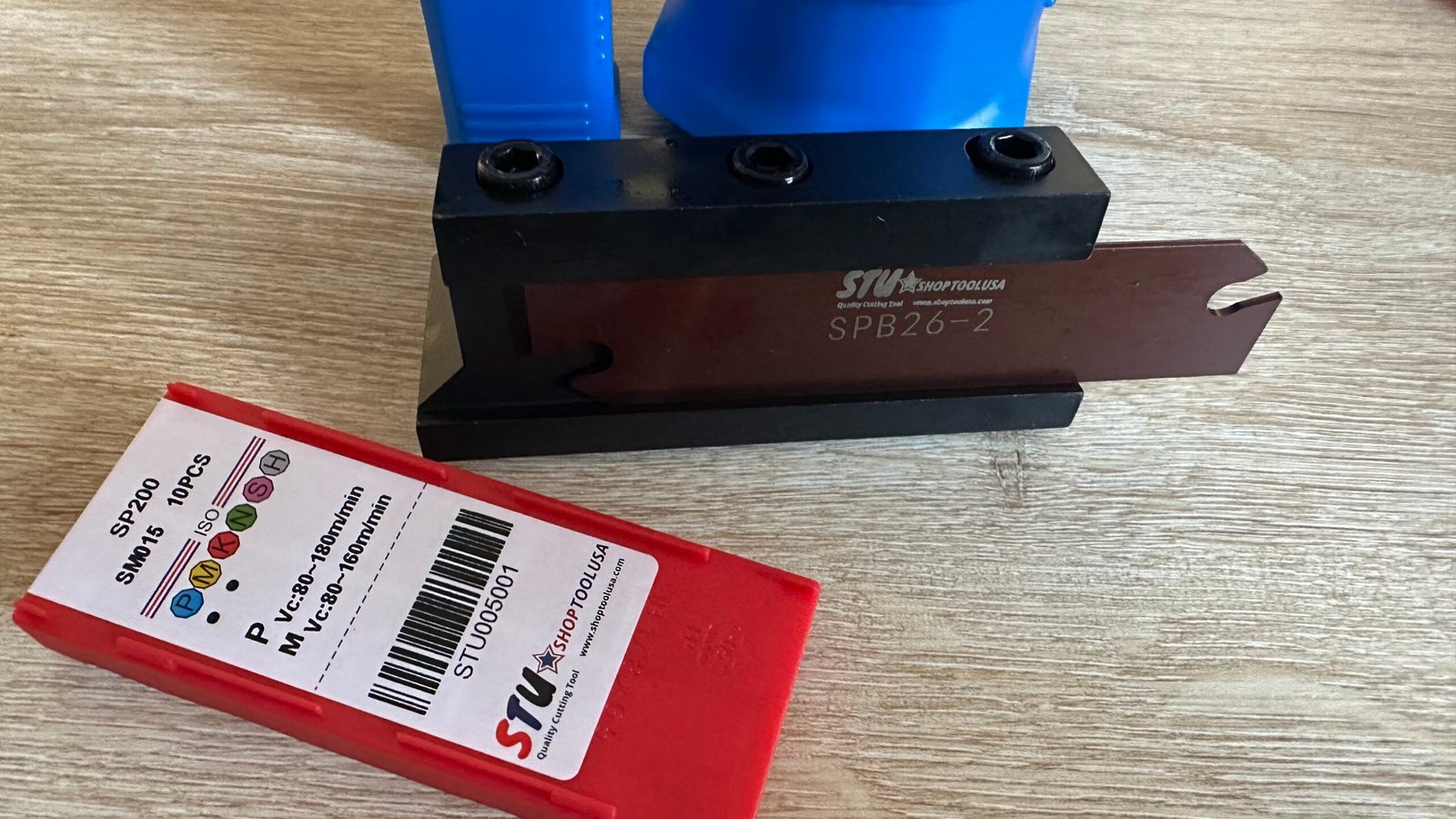 Pack de Tronçonnage Professionnel CNC : Bloc SMBB2532 + Lame SPB26-2 + 10 Plaquettes Carbure SP200 (Grade SM015)